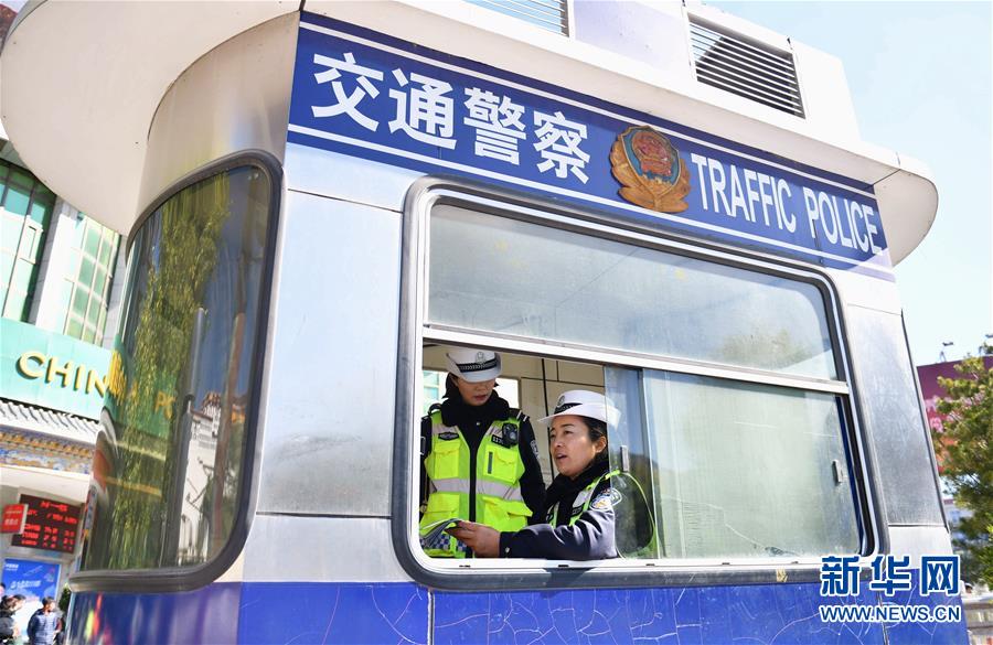 1、边教授介绍全国食用菌行业形势.jpg